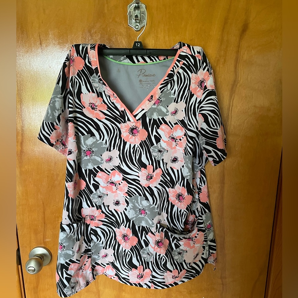 Healing hands size large scrub top. Smoke free home. No stains